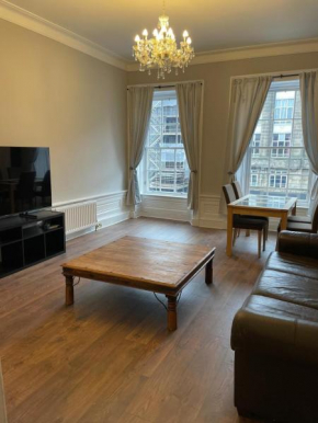 City centre large 2 br apartment for 5 people